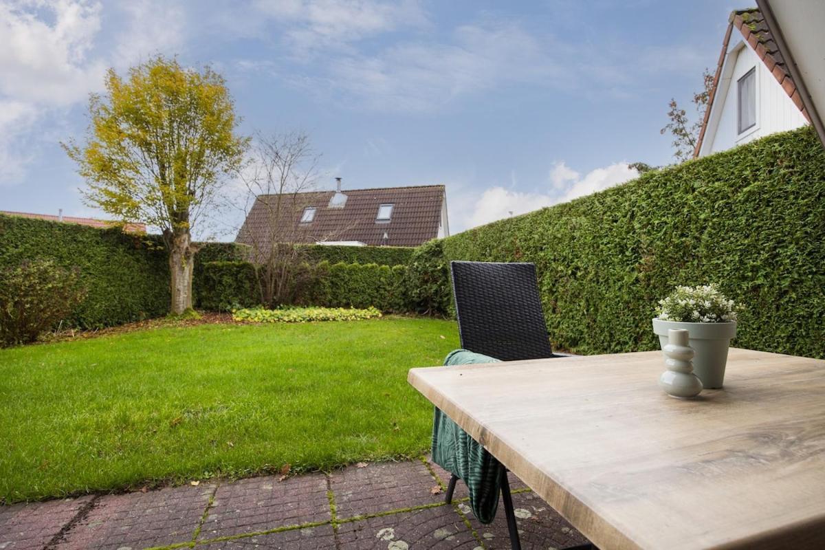Gekraagde Roodstaart I Met Fijne Groene Tuin * Zwiggelte