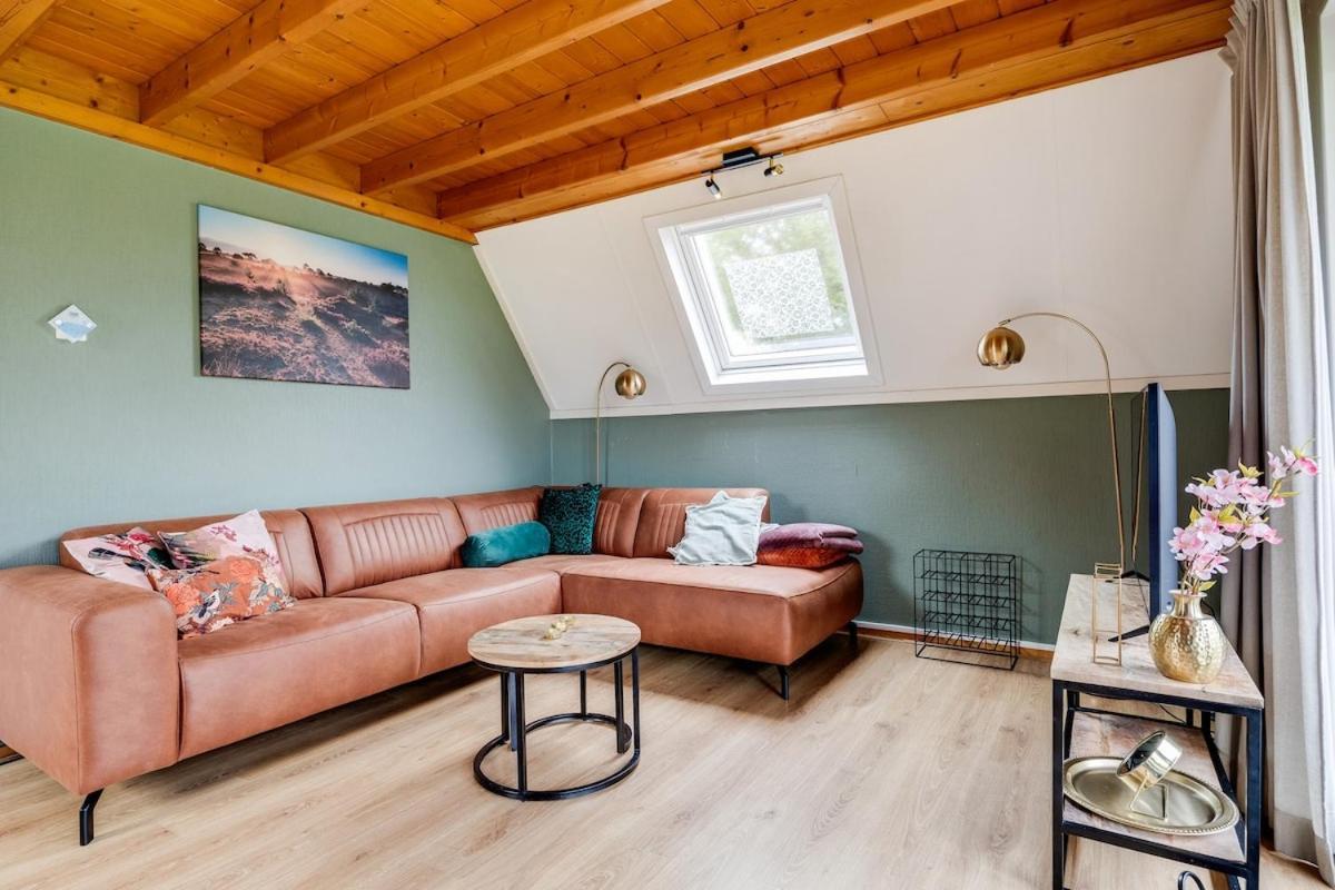 Holiday home Gekraagde Roodstaart I Met Fijne Groene Tuin