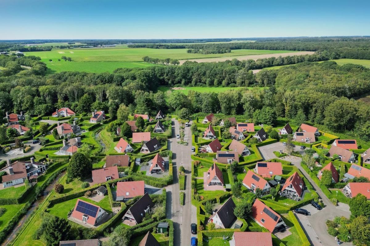 Holiday home Gekraagde Roodstaart I Met Fijne Groene Tuin *